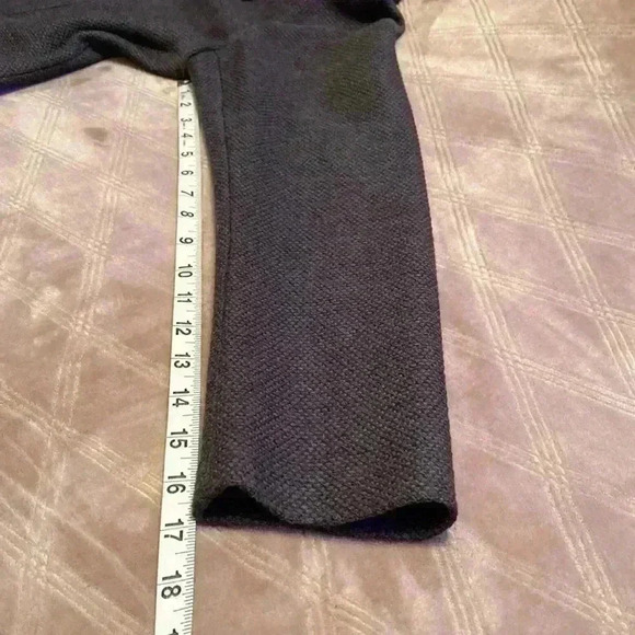 Woman’s Gray 2 Piece Sheath Style Dress Suit Unbranded in Size 10-12. - Picture 11 of 16